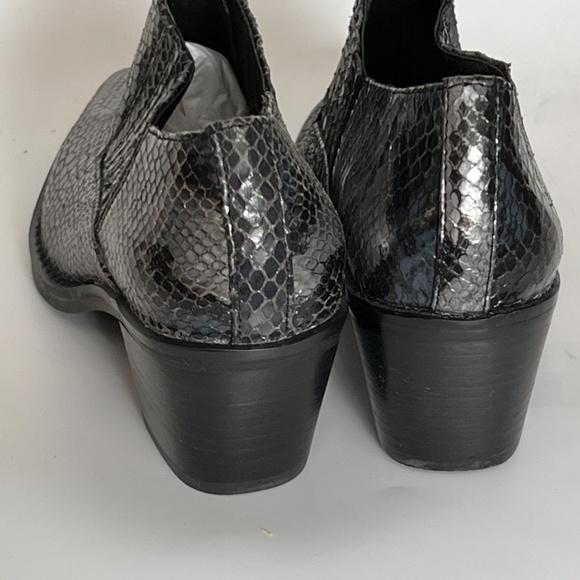 Very Volatile Ankle Boots Shiny Snake Print NWT - Picture 5 of 9